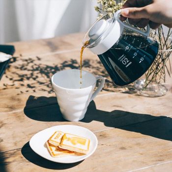 HARIO V60 Ceramic Dripper 02 Set in Verwendung